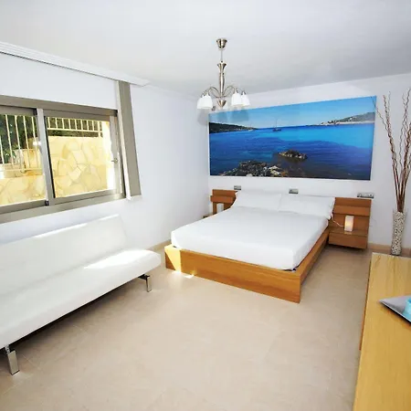 Costa Ibiza Alquiler Anual Villa *